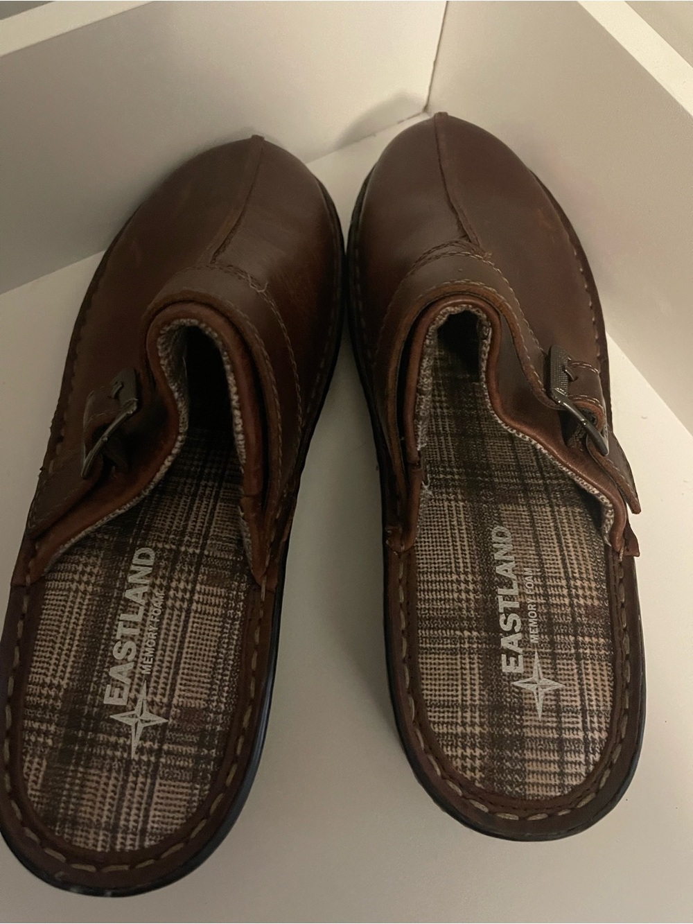 EASTLAND MAE LEATHER CLOGS – SIZE 9 / EU 40 – NEW!